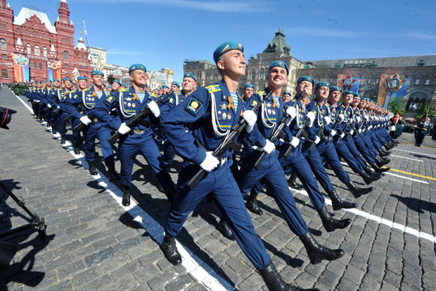 Изгубили су оба светска рата, а толико желе РЕВИЗИЈУ ИСТОРИЈЕ: Прекрајањем прошлости Србе и Русе хоће да БАЦЕ НА КОЛЕНА